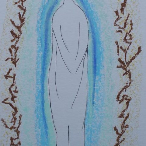 Detalhe de arte em pastel: figura de mulher em pé entre faixas azuis